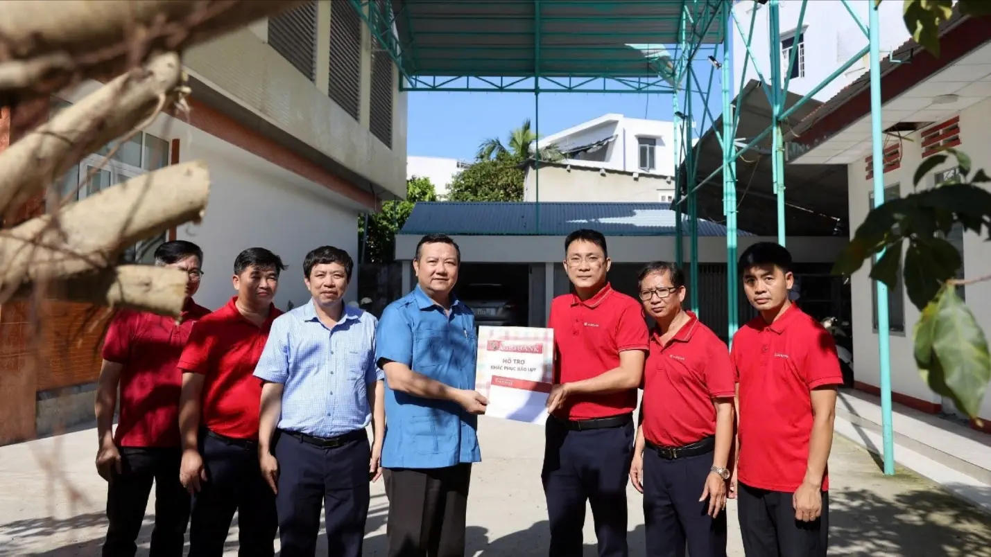 Công đoàn Agribank thăm người lao động bị ảnh hưởng bởi bão